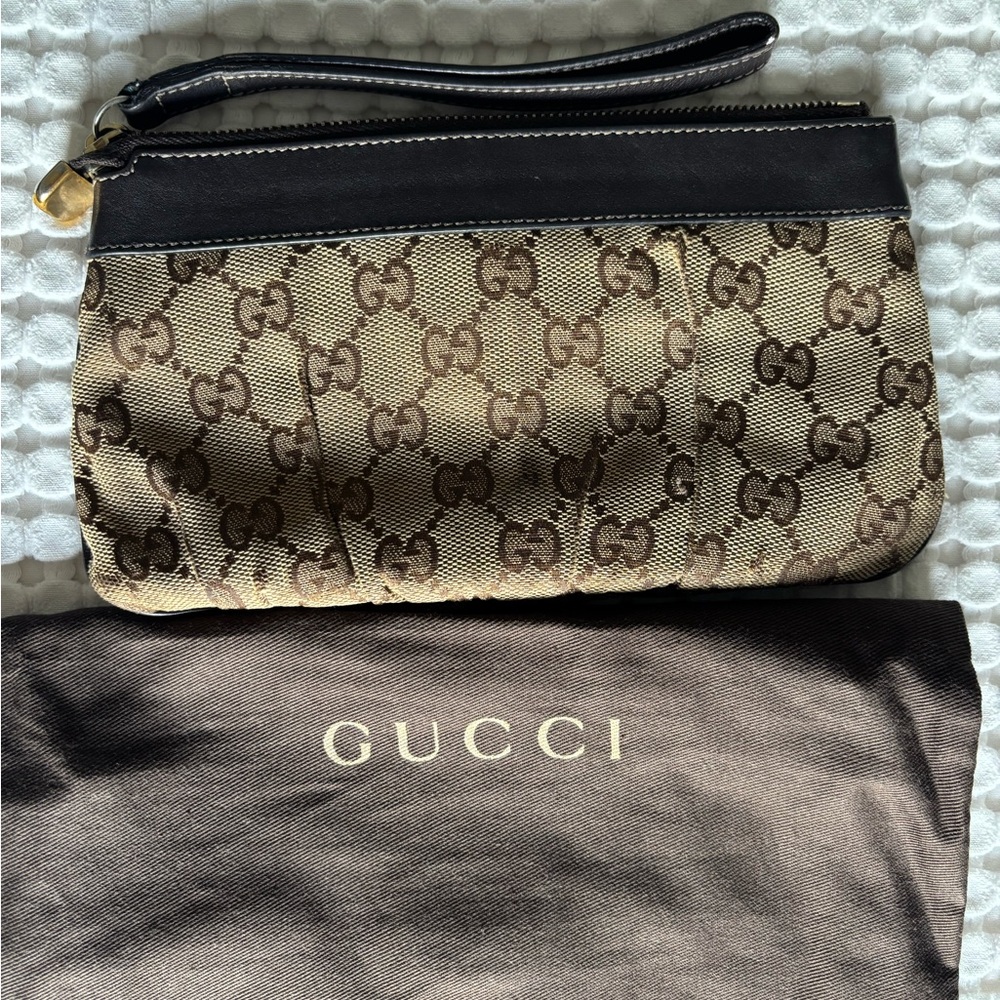 Gucci Brown Monogram Canvas Wristlet Clutch with Gold Hardware - Picture 5 of 9